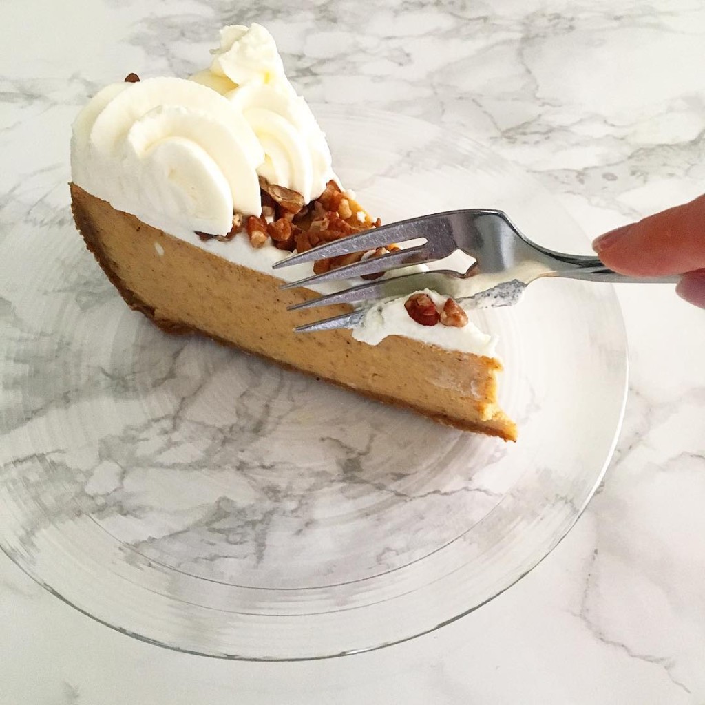 Complimentary slice of Pumpkin Cheesecake from the @cheesecakefactory ....thanks to the @cambridgesidegalleria...is the perfect way to celebrate Fall...only now it'll be a tiny bit harder to fit into their amazing Fall fashions #sailsipshoprepeat #fallfashion #70sstyle