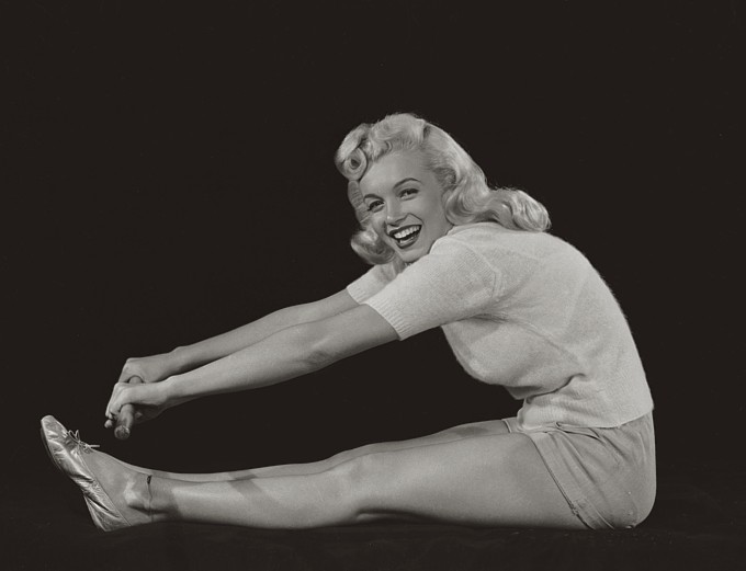 Marilyn Monore Stretching