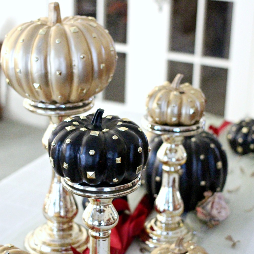 Valentino Inspired Thanksgiving Tablescape - EverydayStarlet.com @SarahBlodgett