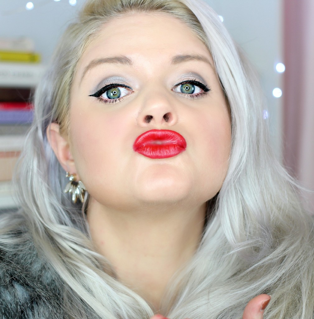 Old Hollywood Glamour Holiday Makeup Look - EverydayStarlet.com @SarahBlodgett