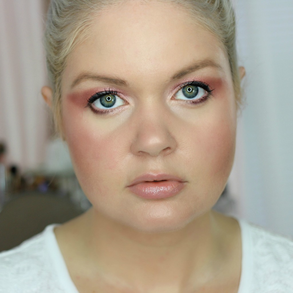 Spring Trends 2016: Dramatic Rose Quartz Makeup Look with Pantone Color of the Year